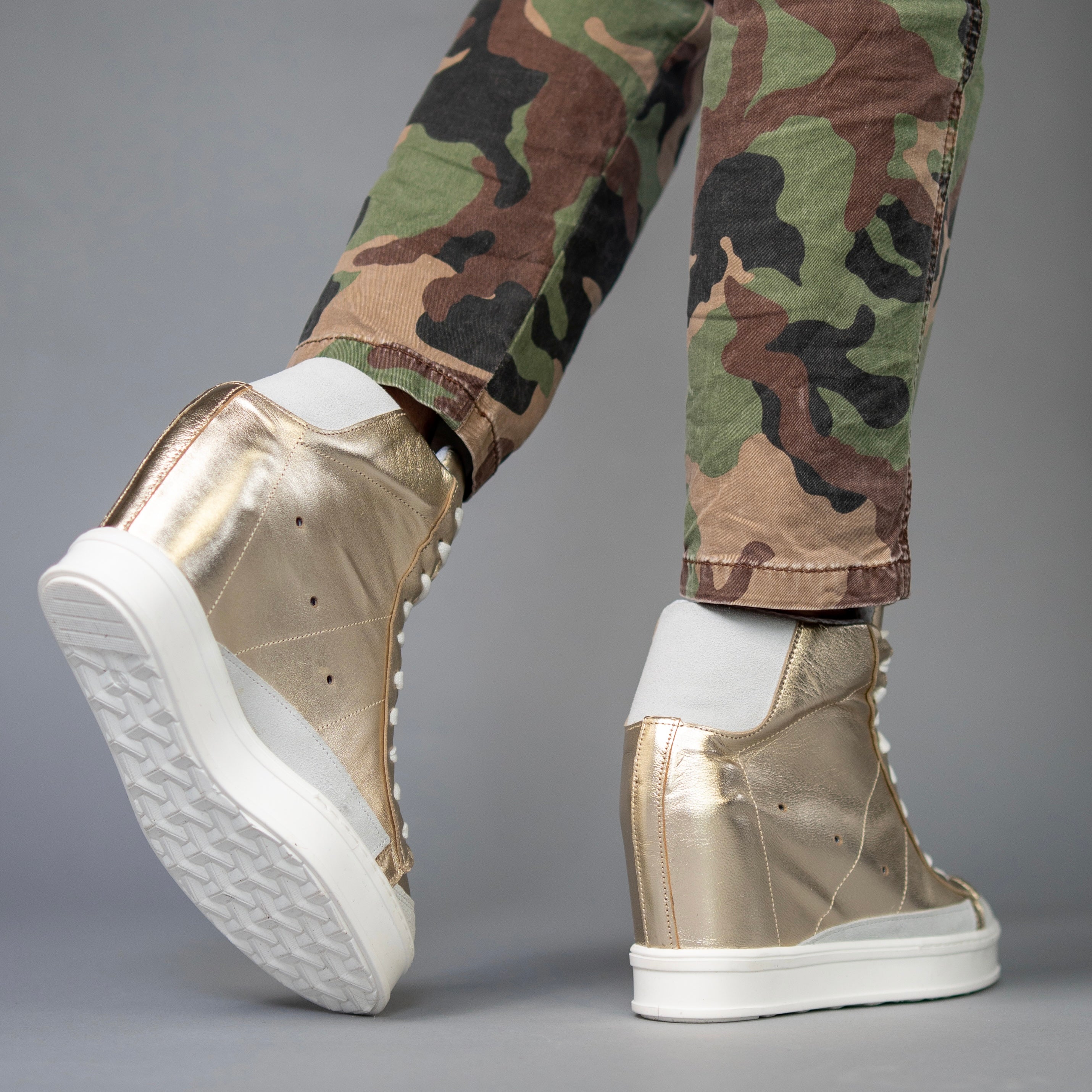 Bold Ouro Wedge Sneaker