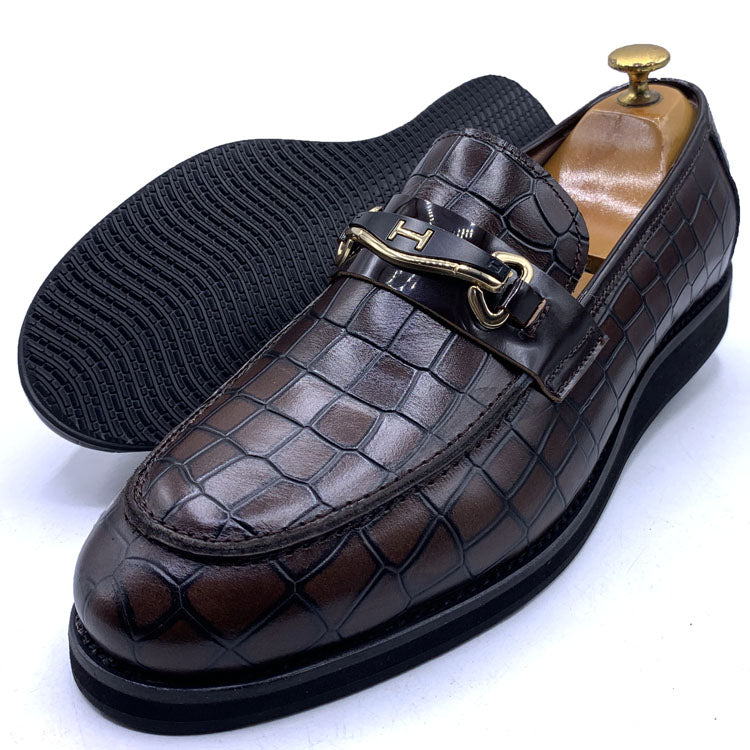 Cracked leather dress shoe in brown color