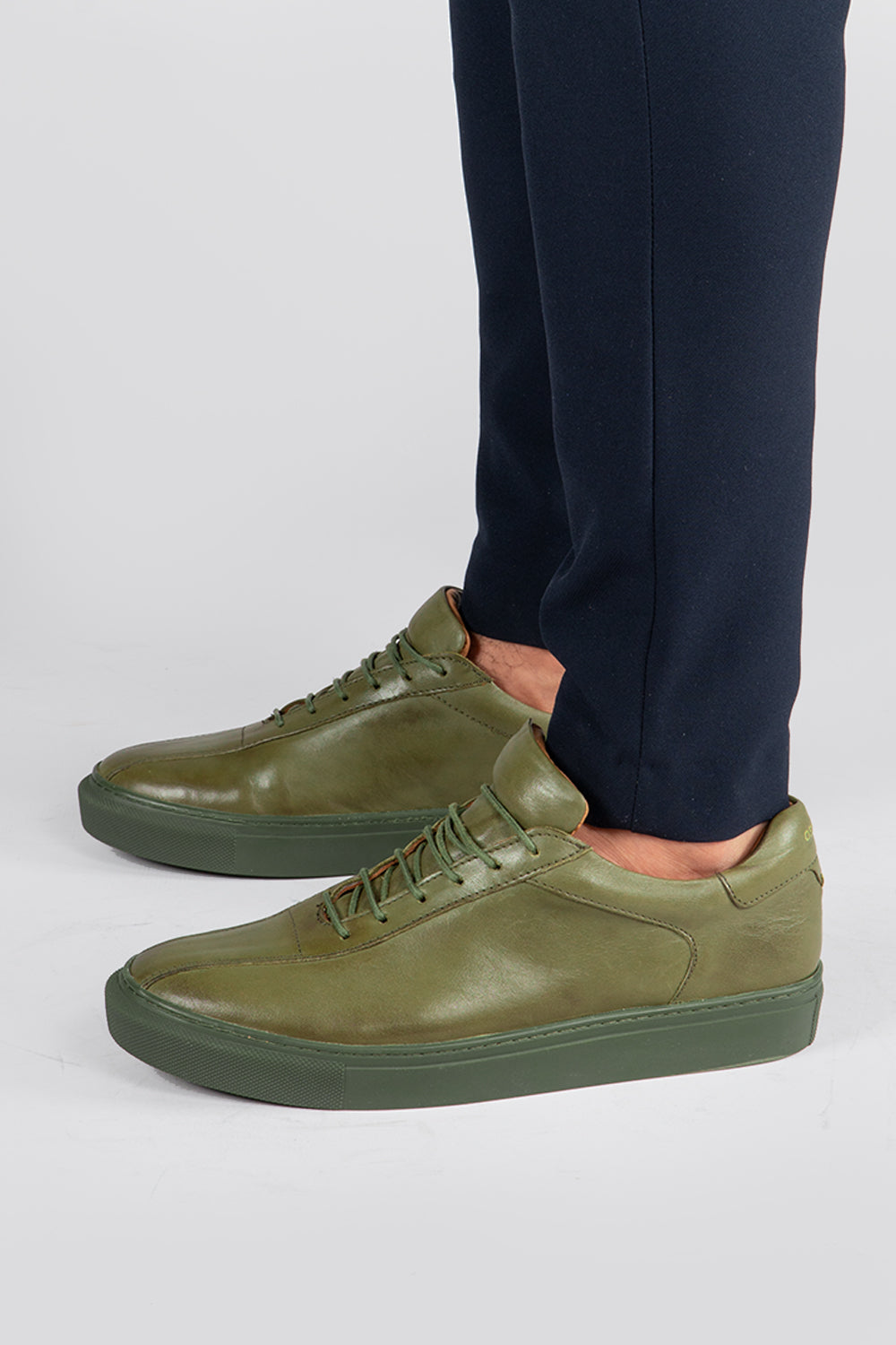 Lucas Khaki: Style and Comfort Combined.