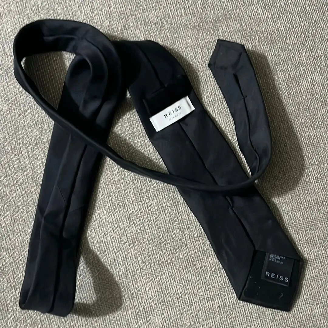 Dry Eyes' HERO REISS Black Necktie