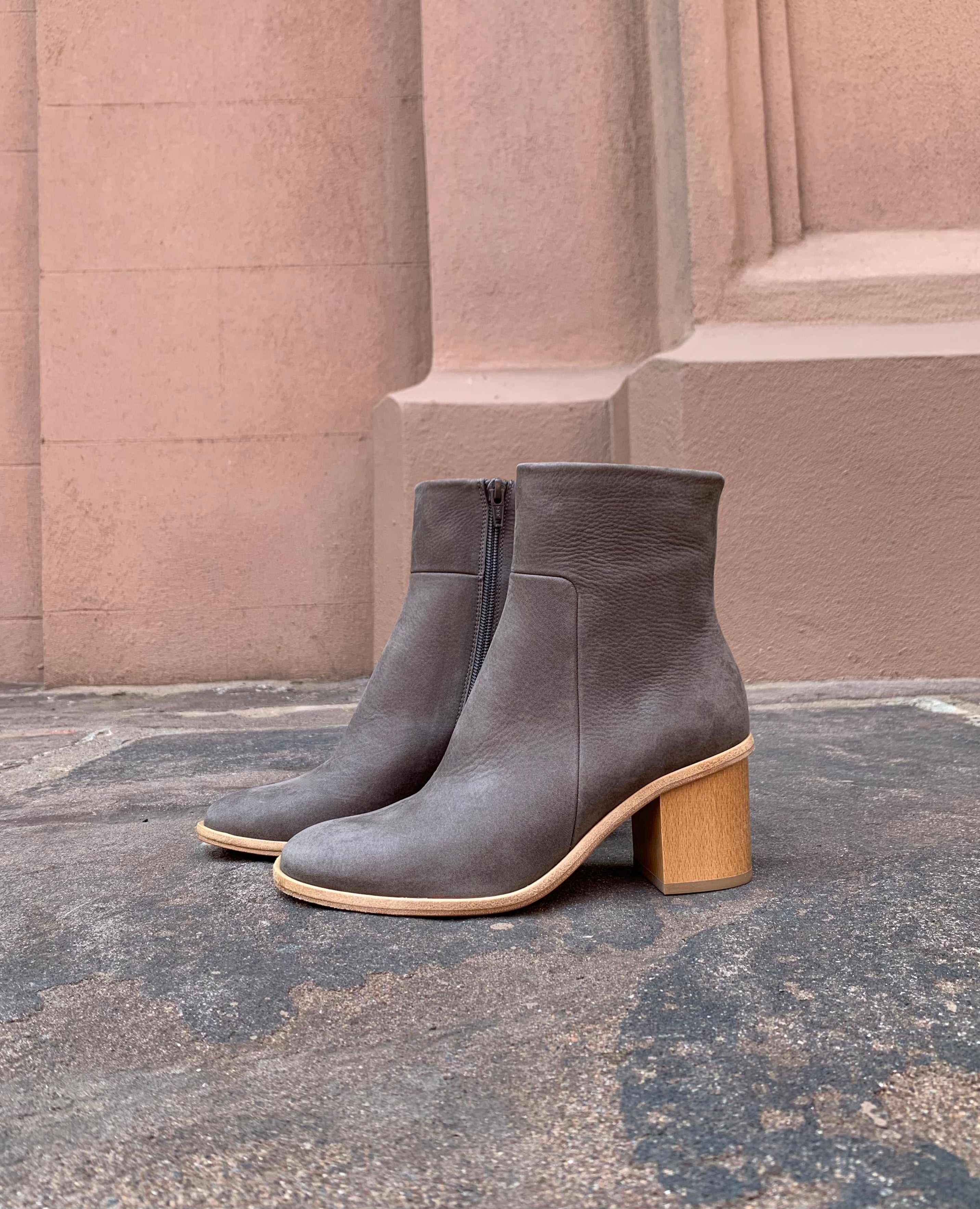 warehouse sale boots fog nubuck