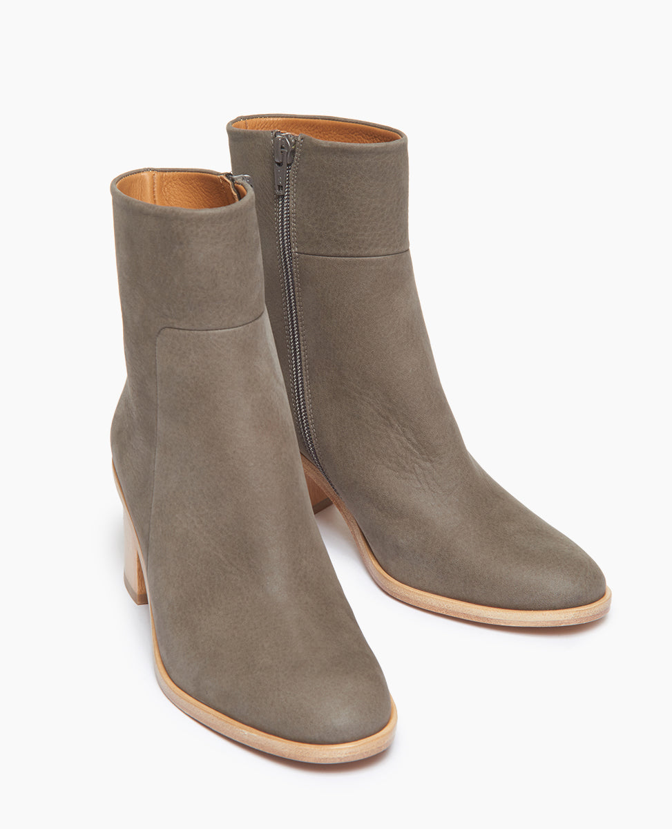 warehouse sale boots fog nubuck