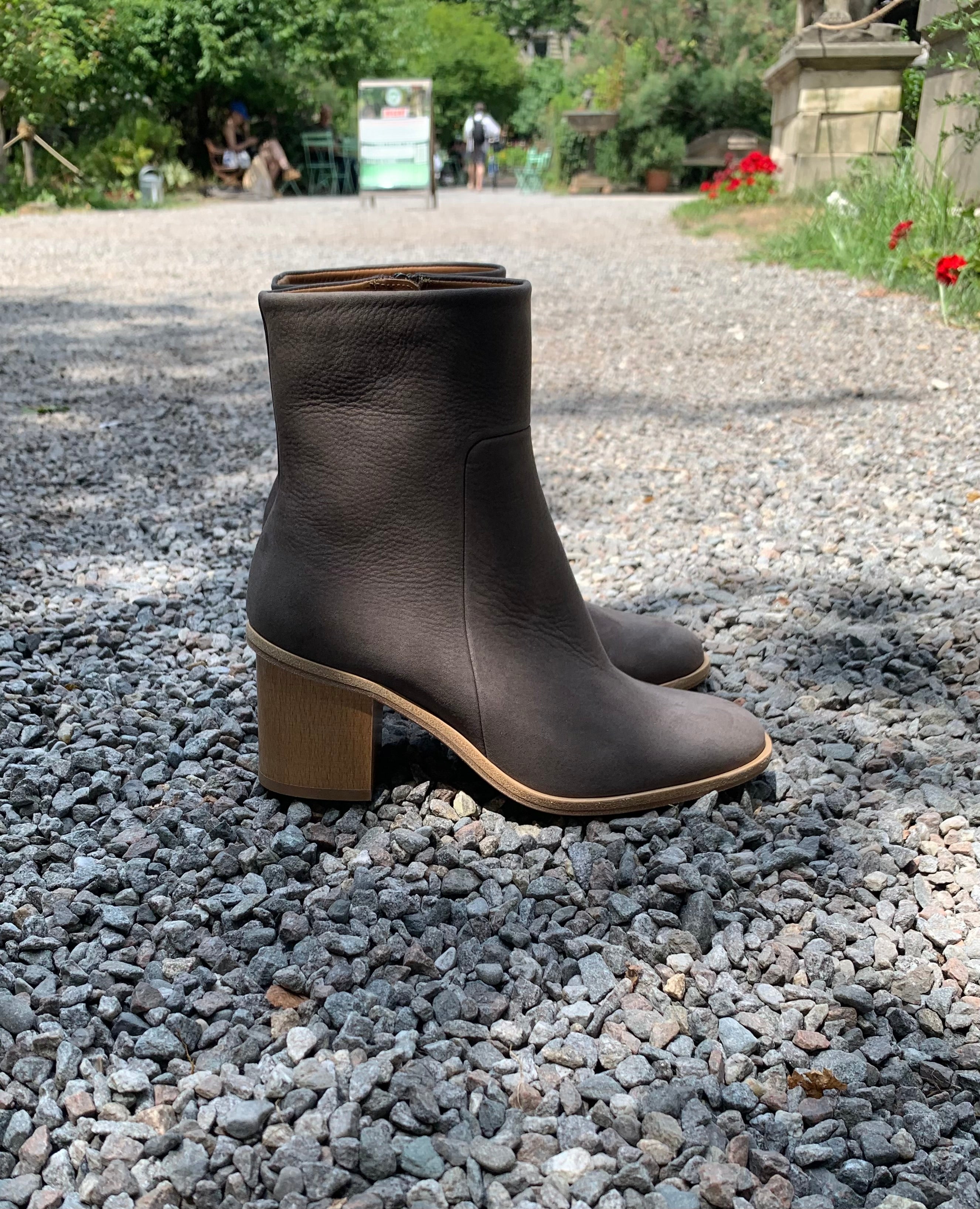 warehouse sale boots fog nubuck