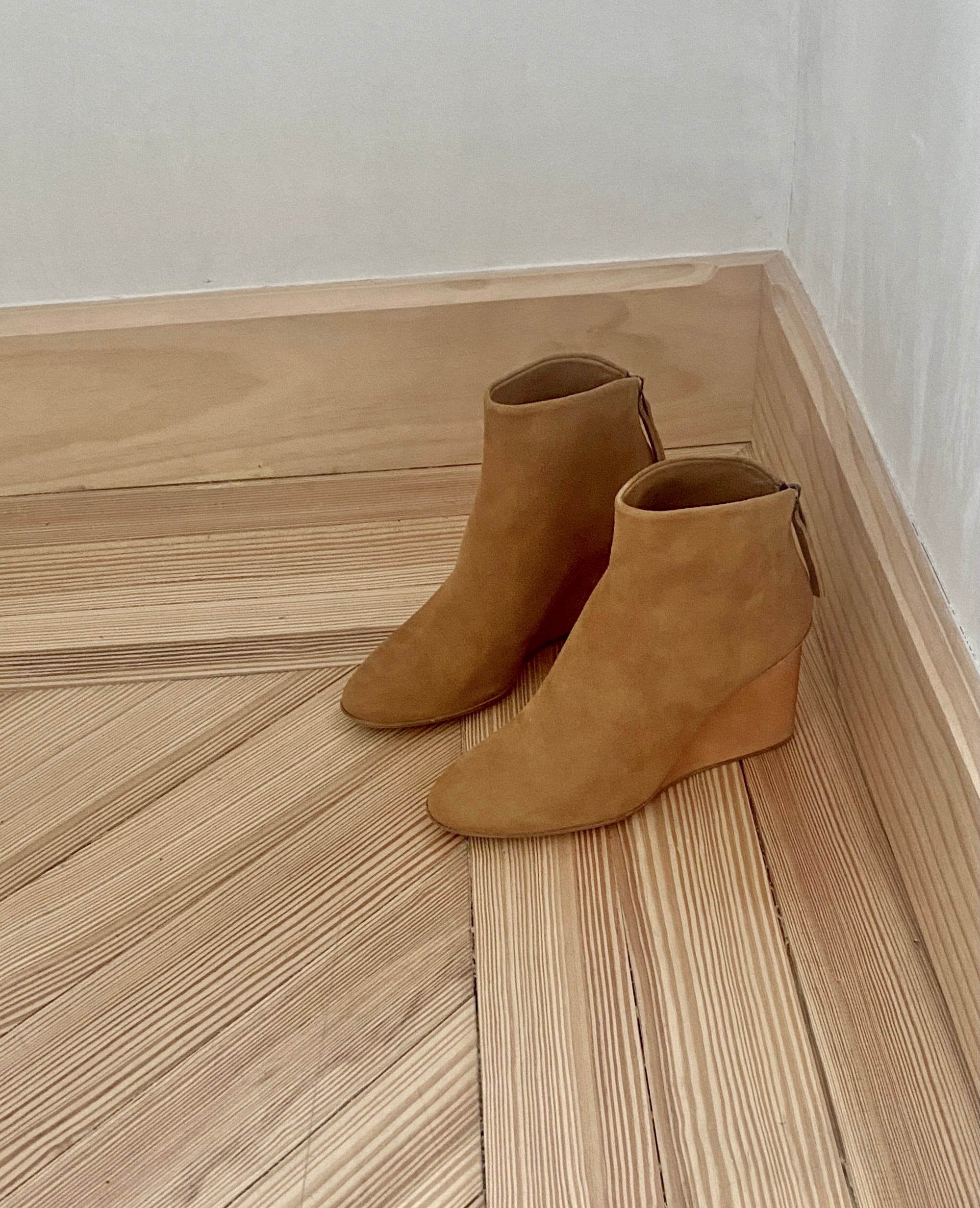 Warehouse Sale - Lovage Boots, Tan Suede - Best Prices, Limited Availability