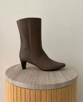 Warehouse Sale - Wakame boots in taupe leather